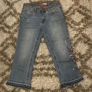 Capri jeans with pretty detail
